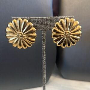 New - Susan Shaw Gold Large Conch Post Earrings